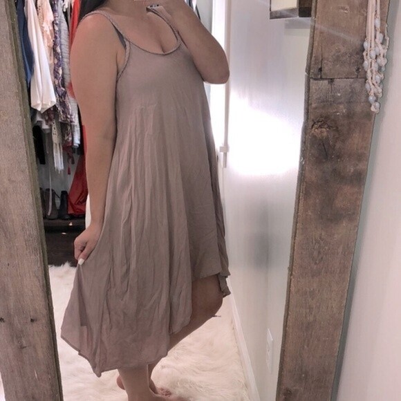 Doe & Rae size large blush taupe shift dress - Picture 2 of 7